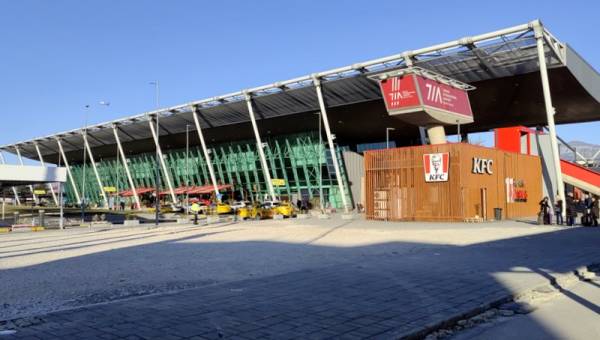 Albania, Tirana, procedury lotniskowe i dojazd do centrum